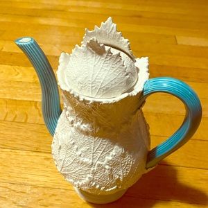 Beautiful teapot, never used